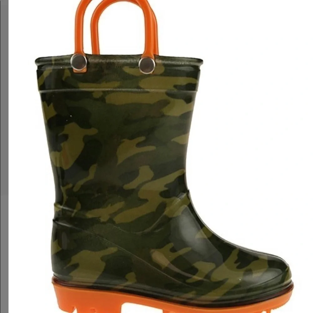 Camouflage and orange kids rain boots. New size 7
